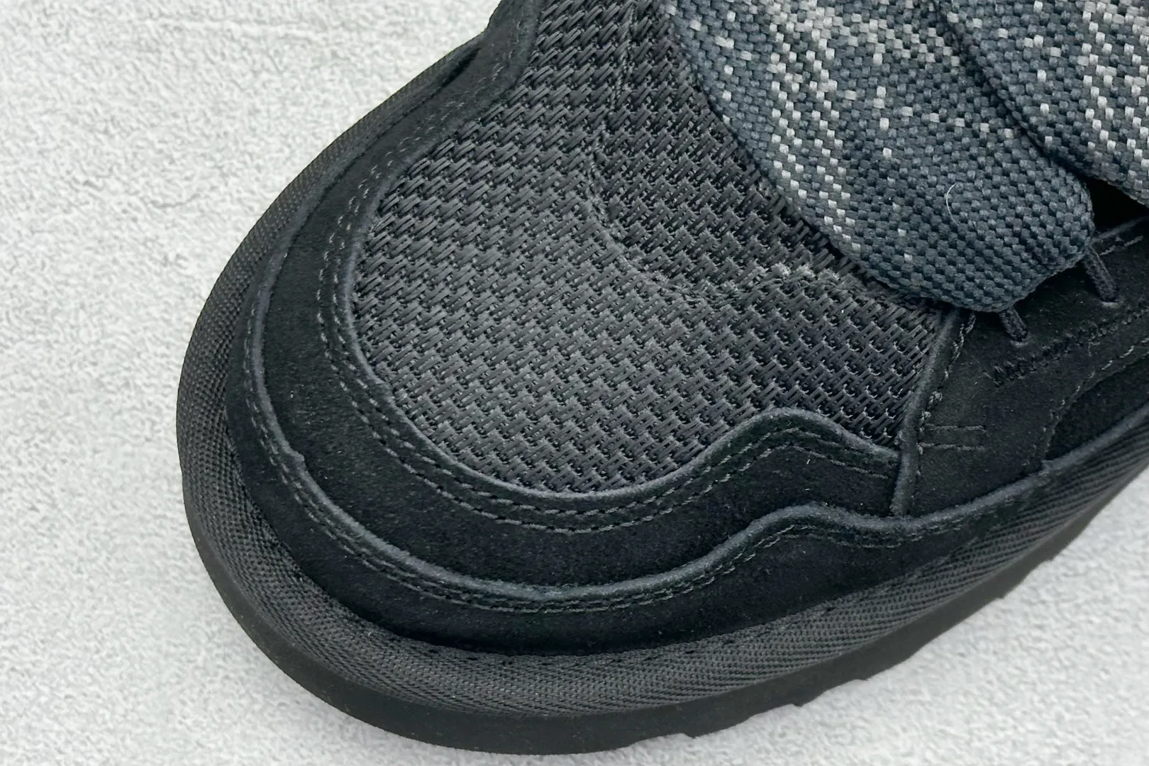 🐲💰 560 supports store UGG Mel style upper design, recycled ballistic canvas mesh, high-quality suede upper, two-color flat shoelaces. The inner material of the shoe is made of Longfeng sheep fur. Furry lining keeps warm and locks in heat. The sole material is a comfortable Treadlite by UGG EVA light wing outsole. Item number: 1144032 Size: 35-43